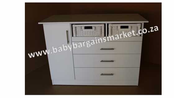 Brand New Large Compactum With 2 Baskets