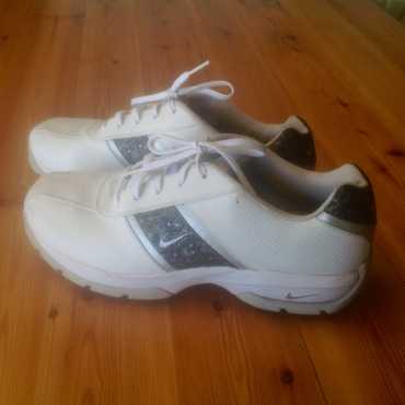 Brand new NIKE golf shoes