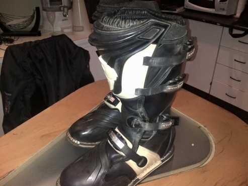 Brand new size 13 Thor boots