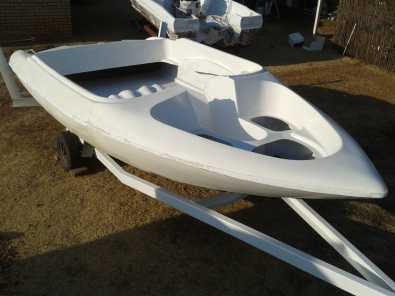 Brand new speed boat hull with licensed trailer