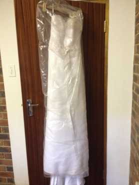 Brand new wedding dress for sale never been worn