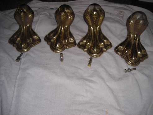 BRASS FEET ORIGINAL CAST IRON BATH