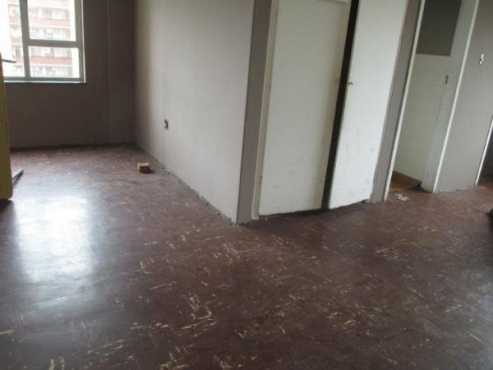 Brixton open plan bachelor in secure building for R3000 basement parking