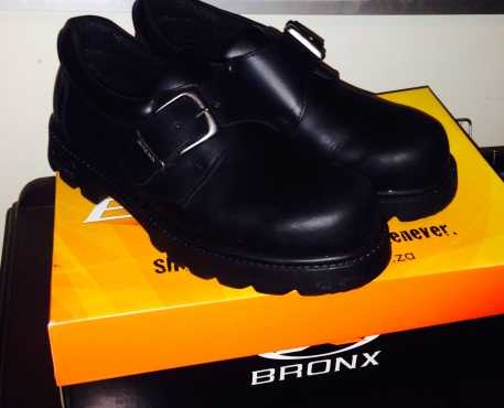 Bronx black pair shoes size 8