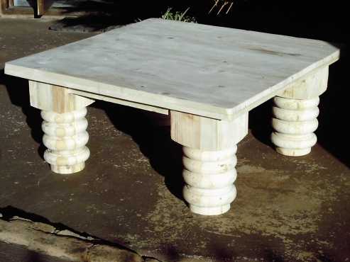 Bulky Pine Coffee Table (1000x1000x450)