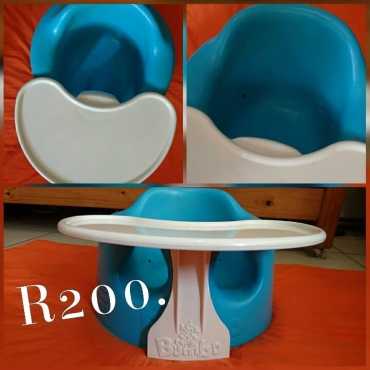 Bumbo seat with eating tray