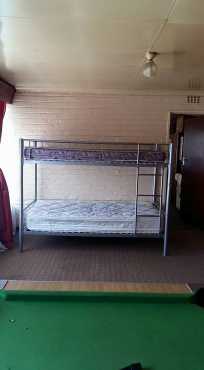 Bunker bed met matrasse te koop