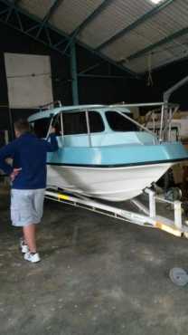 Cabin boat with 75hp yamaha