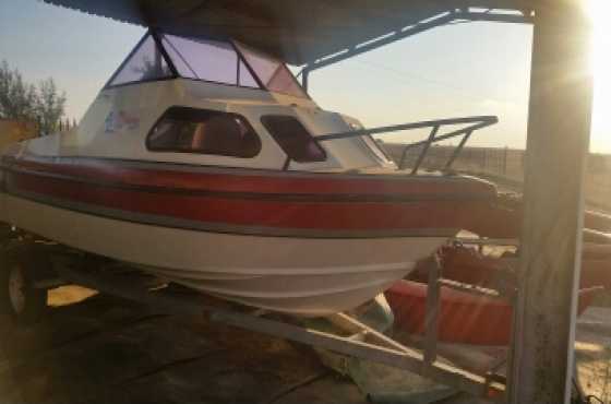 cabin cruiser