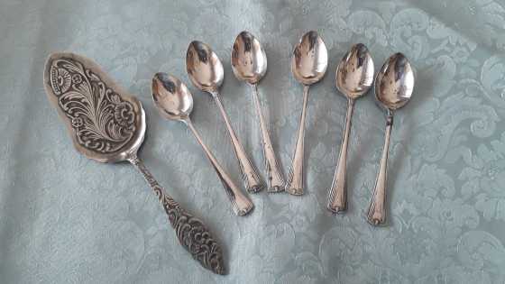 Cake Lifter and Teaspoons