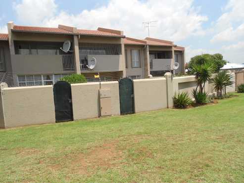 Calling Investors or Serious buyers. Upstairs 2 bedroom   Flat  in Florentia, Alberton.