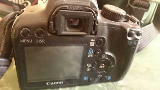 Canon 1000D body with missing rubber eye cup with charger