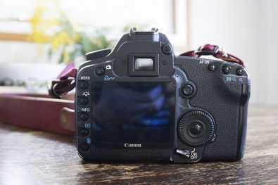 Canon 5D Mark II Digital SLR 21.1MP Camera