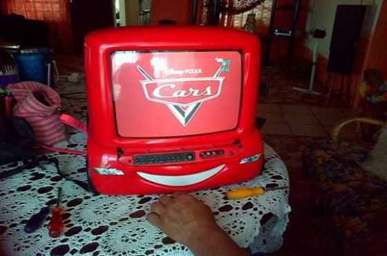 Cars TV met ingeboude DVD en vierwiel te koop