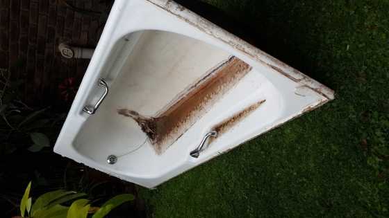 Cast Iron 1.8 m white bath