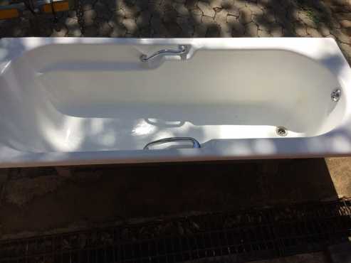 Cast Iron Bath Tub White