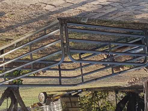 Cattle frame with canvas sail for supercab bakkie