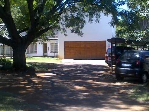 CENTURION.  WIERDAPARK. R2700 Open plan flat for small begining