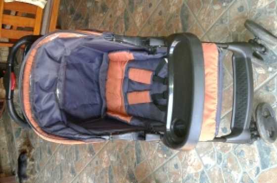 Charcoal Chelino pram and car seat CLEAN