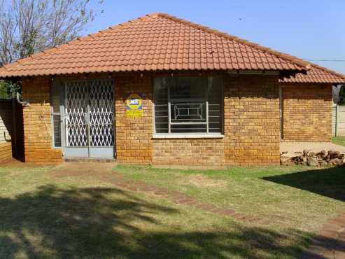 Charming 2 Bedroom Garden Cottage, Brakpan-North