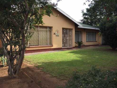 Charming Air Conditioned 3 - Bedroom house to rent in SE 1 Vanderbijlpark