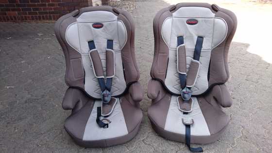 Chelino car seats each