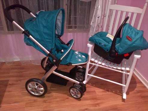 Chelino Green pram and carrier chair