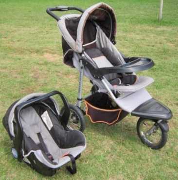 CHELINO PRAM AND CAR SEAT VERY GOOD CONDITION