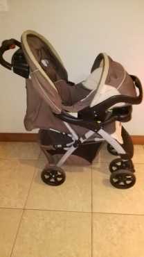 Chelino pram with snug n safe