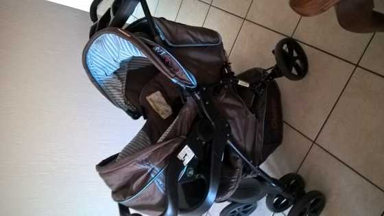 Chelino Travel Pram and matching Car seat