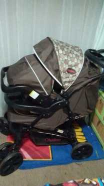 Chelino travel system with base