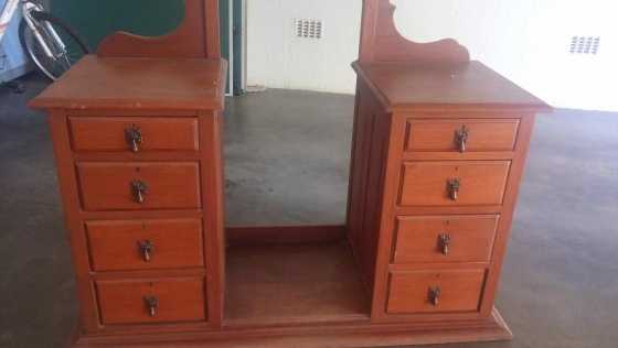 Chest of draw with mirror