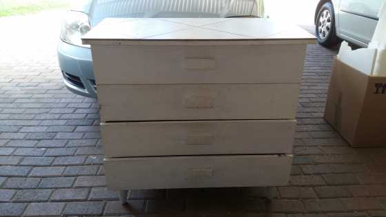 chest of drawers