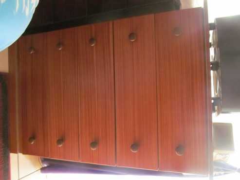 Chest of drawers