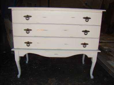 Chest of drawers on long queen anne legs