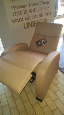 Cinnema Recliner (Bali Finish)