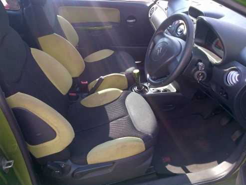 citroen c2 2004 200000km r33000-00  5 speed  fuel saver  aircon   power steering  electric windows