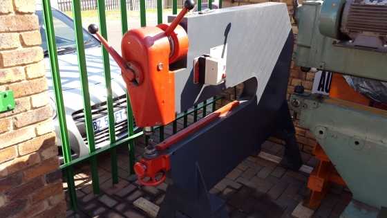 Classic car fabrication nibbler