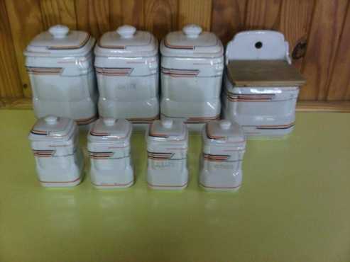 COLLECTIBLE KITCHEN CANNISTER SET