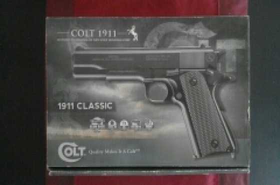 Colt Pistol Exact Replica BB Co 2 pistol