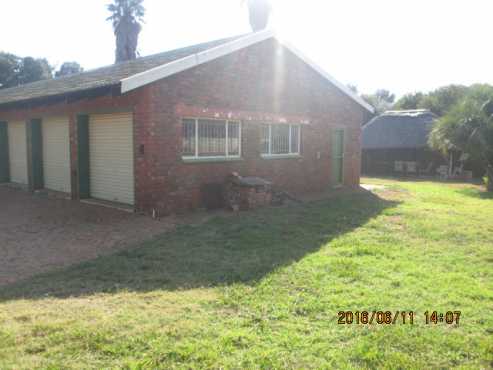 Complete smallholding.10km West of Pretoria