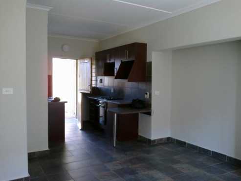 Complex unit in Vaalpark for non-smoker, central to Malls, Uni and Industry.