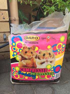 Compressed hamster bedding