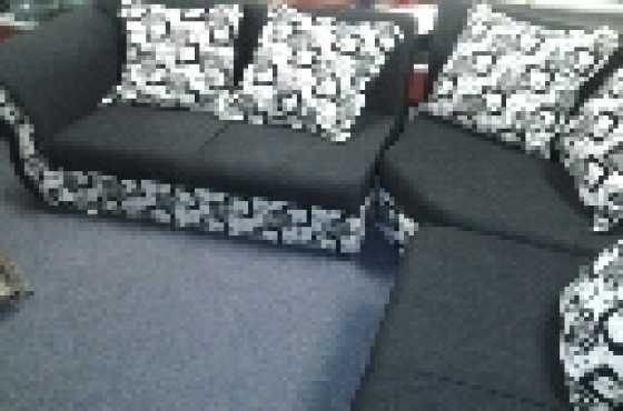 Corner couch with cushions new for sale