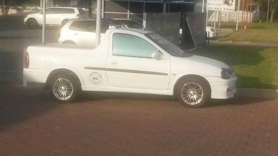 Corsa Bakkie 2003, 1600is