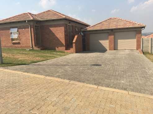 Cosy 3 Bed 2 bath to let in Wierda Park -R1000 discount on 1st month rent