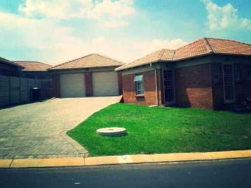 Cosy free standing houses to let in Blue hills -R1000 discount on 1st month rent