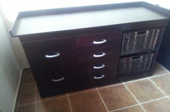 Cot and Drawers for sale