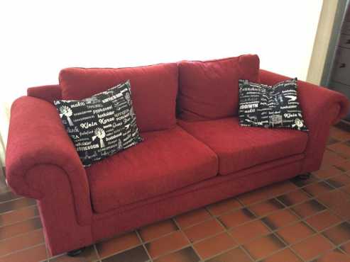 COUCH. GRAFTON EVEREST. WINE RED. 2.5DIV 3 seater. Exellent condition