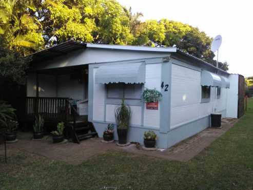 Cozy holiday home , built in cupboards, living area, patio in Park Rynie, KZN